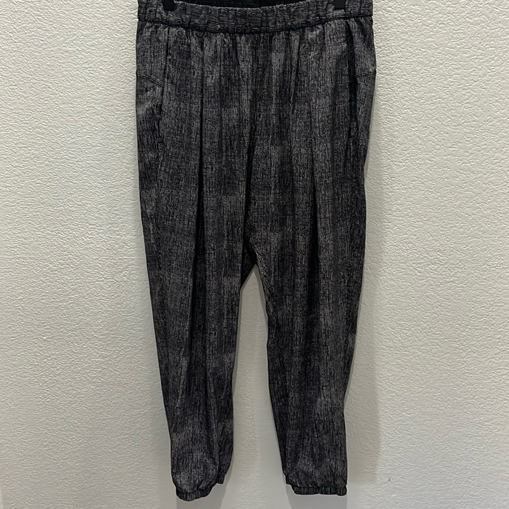 Lululemon loose pants size 10